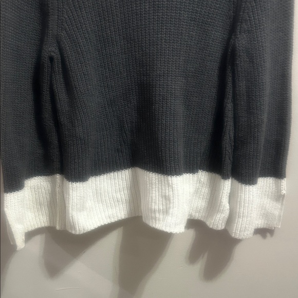 GAP Charcoal and White Crew Neck Sweater - Picture 3 of 11